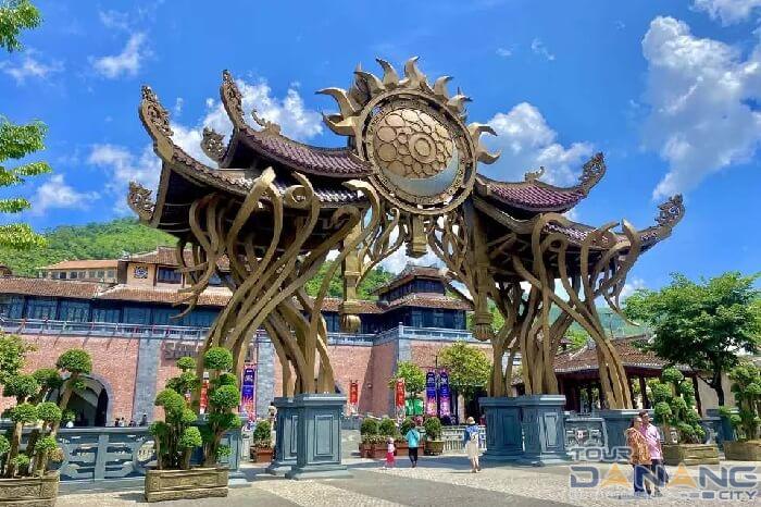 Cổng Thời Gian Bà Nà Hills: Khám Phá Siêu Phẩm Kiến Trúc Mới