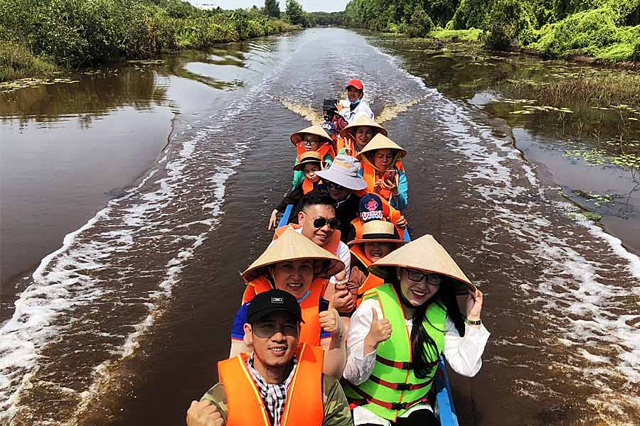 Khám Phá Long An: Di tích, Lễ Hội và Đặc Sản