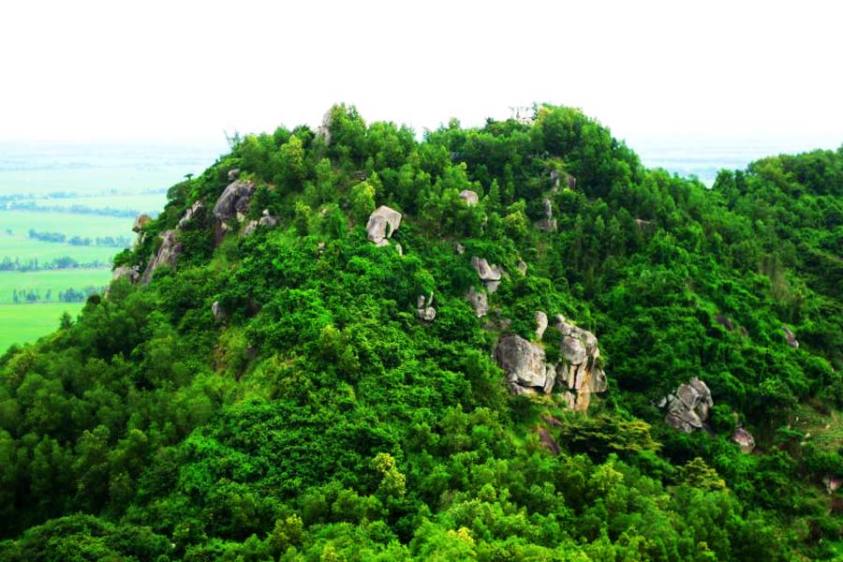 Cảnh quan Núi Ba Thê